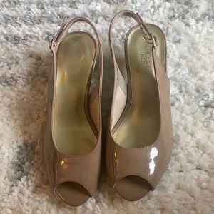 NWOT Tan/beige Aerosoles Heelrest size 6